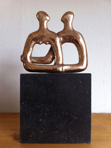 kunstwerk van brons, man en vrouw door beeldhouwer Ragonda IJtsma bronzen beelden