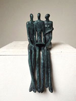 Bronzen gedenkbeeldje, beeldje op een grafsteen door beeldhouwer Ragonda IJtsma kunst als aandenken