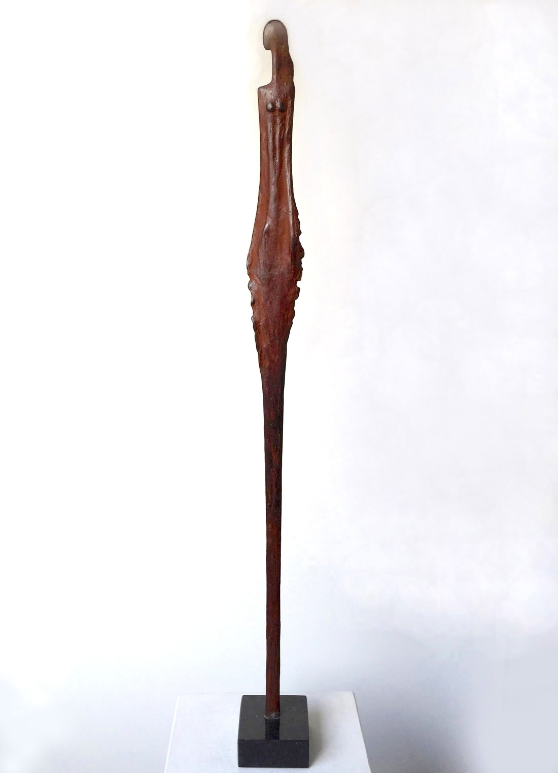 bronzen beeld, vrouwenfiguur van Ragonda IJtsma