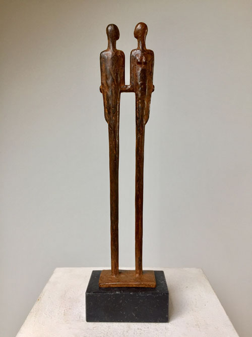 bronzen beeld, samen, liefde, man en vrouw, huwelijk, een brons van kunstenaar Ragonda IJtsma