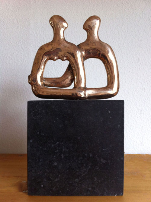 Bronzen beeldje man en vrouw, thema liefde, samen, verbondenheid