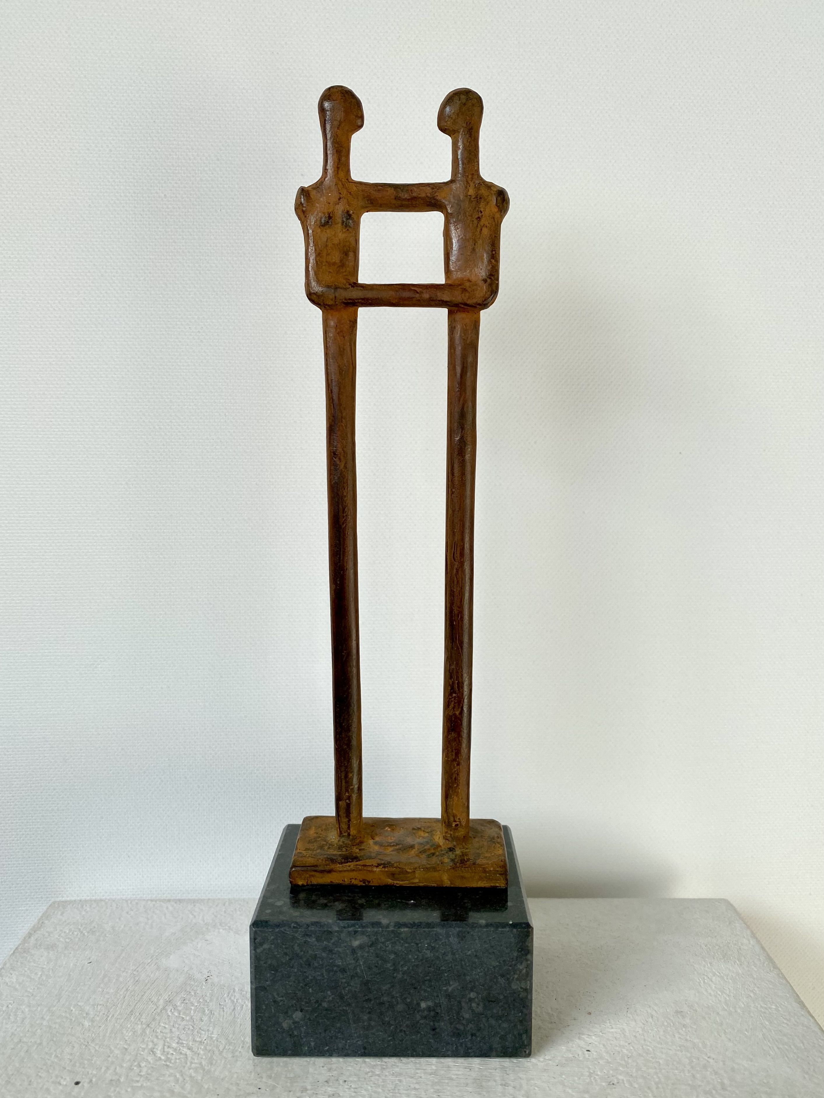 bronzen kunstwerk, liefde, voor een partner, bruidspaar, trouwdag, jubileum of huwelijksjubileum