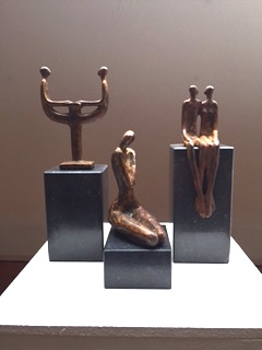 kleine bronzen beeldjes, kleinplastiek, mensfiguren | Ragonda IJtsma beeldend kunstenaar
