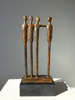 zakelijke sculpturen, bronzen beeldje samen verbonden, bij afscheid, vertrek van collega Ragonda IJtsma beeldend kunstenaar